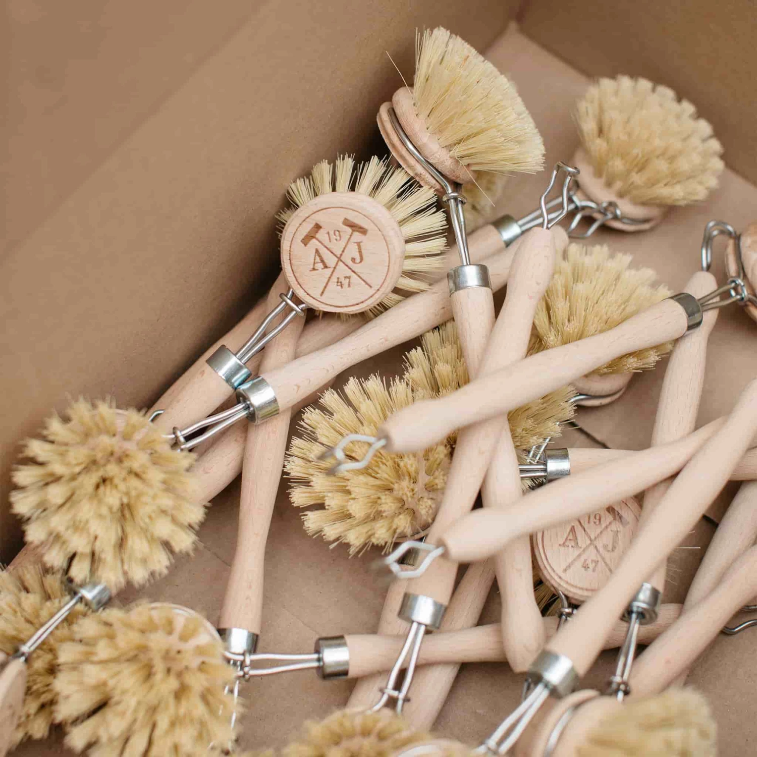 Andree Jardin Traditional Wooden Washing Up Brush Cookware 4 Andree Jardin Traditional Wooden Washing Up Brush Cookware