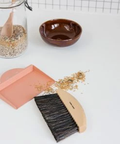 Andree Jardin Wooden Table Brush & Dustpan